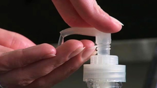 VIDEO: ABC News' Elisabeth Leamy uses E. coli and a Petri dish to show the importance of hand washing.