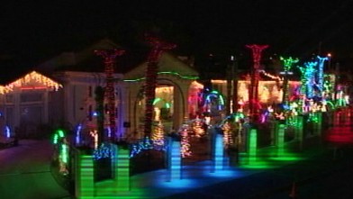 VIDEO: Fred Loya's El Paso home draws thousands but traffic, trash irks some neighbors.
