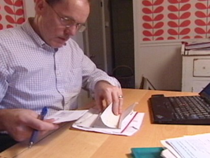 VIDEO: Cash instead of credit cards