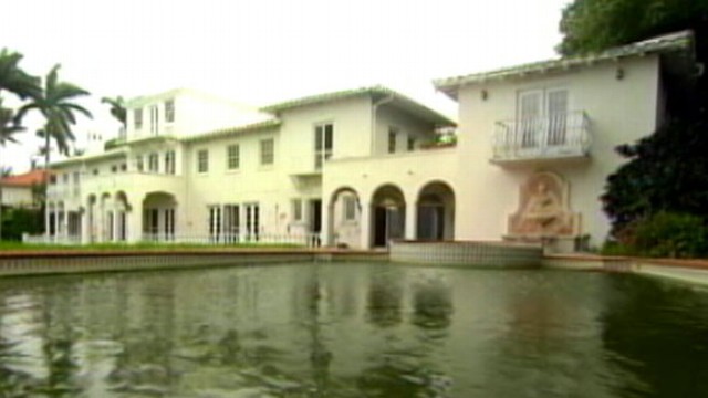 VIDEO: Lisa Hochstein and husband Lenny Hochstein say their historic island mansion is unsafe.
