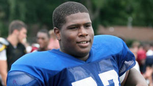 Rising Football Star in Michael Ohers Hometown Lands College Spot
Star Tackle O.C. Browns Super Size and Big Talent Echo Ohers Journey in The Blind Side