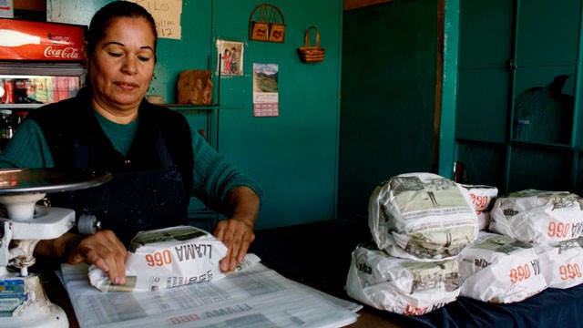 PHOTO: Esperanza Lozoya wraps tortillas packaged with advertisements that ask for help to find missing women and children, at the Hermanos Escobar Tortilla shop in the northern border city of Ciudad Juarez, Mexico, Tuesday Nov. 13, 2012.