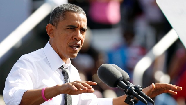 PHOTO: President Barack Obama talks to supporters during a campaign stop in Delray Beach, Fla., Tuesday, Oct. 23, 2012.