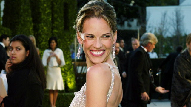 PHOTO: Actress Hilary Swank attends The 2004 Vanity Fair Oscar Party