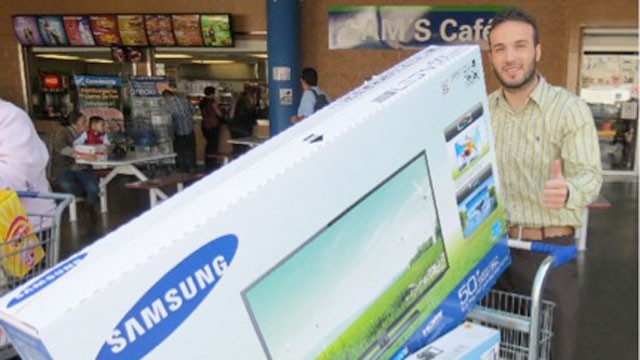 PHOTO:&nbsp;Juan Hernandez was one of thousands of Mexican shoppers hunting for bargains on Friday the first day of the three day shopping extravaganza known as El Buen Fin, or The Good Weekend.
