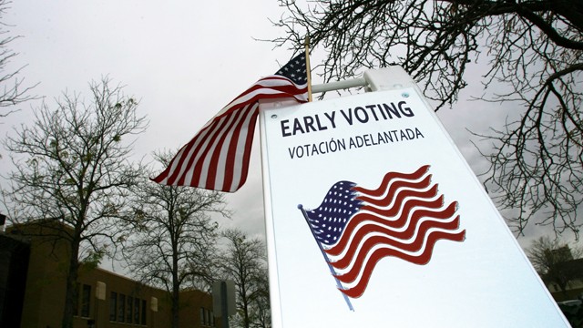 PHOTO:A sign reminds citizens to vote early at the Murray City Hall in Murray, Utah Thursday November 1, 2012.