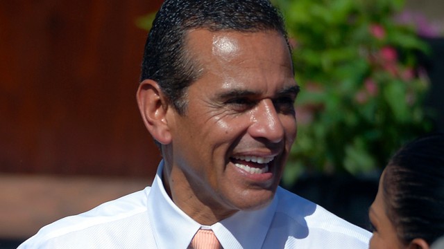 PHOTO:&nbsp;Los Angeles mayor Antonio Villaraigosa waits for President Barack Obama to announce the establishment of the Cesar E. Chavez National Monument, in Keene, Calif.