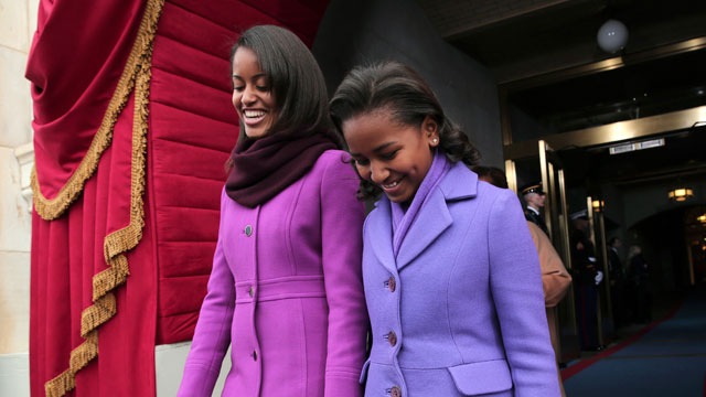 PHOTO: President Barack Obama's daughters Malia Obama, left, and Sasha Obama arrive on the West Front of the Capitol in Washington.