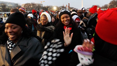 PHOTO: President Barack Obama supporters arrive on the National Mall in Washington