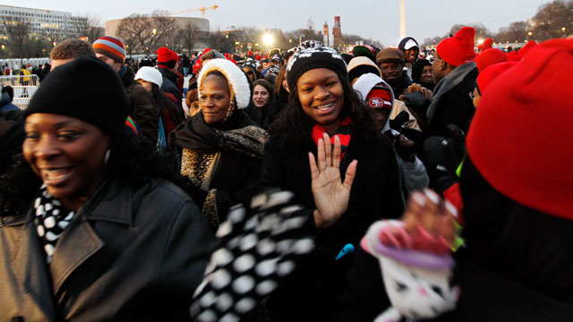 PHOTO: President Barack Obama supporters arrive on the National Mall in Washington