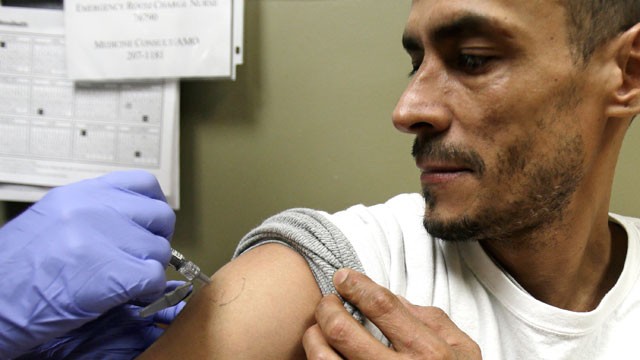 PHOTO: This Thursday, Jan. 10, 2013 photo shows Walter Vazquez, 43, getting a flu shot at MetroHealth in Cleveland, Ohio.