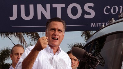 PHOTO: Romney speaks to Latino voters in Florida.