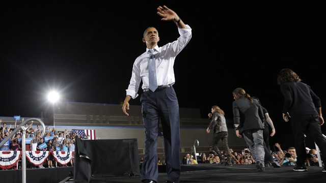 PHOTO:&nbsp;President Obama waves to supporters as members of the Mexican Rock band Mana walk off stage.