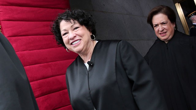 PHOTO: Supreme Court Justice Sonia Sotomayor and Elana Kagan arrives on the West Front of the Capitol in Washington.