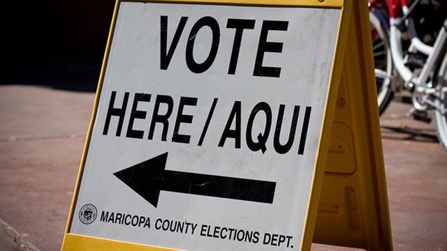 PHOTO:&nbsp;A sign points voters in the direction of a polling place in Maricopa County, Arizona in 2010.