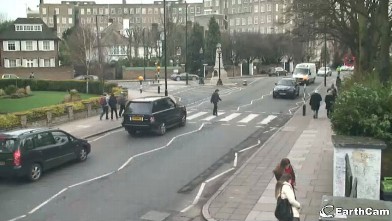 PHOTO: Watch as tourists pose like the Beatles on Abbey Road