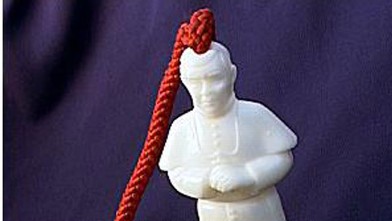 PHOTO: "Pope on a Rope"