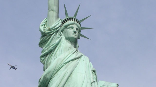 PHOTO: Statue