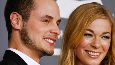 Dean Sheremet and wife singer LeAnn Rimes arrive to the 51st Annual GRAMMY Awards at the Staples Center on February 8, 2009 in Los Angeles, California.