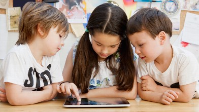 PHOTO: The second-largest school district in the nation is set to spend $30 million on iPads.