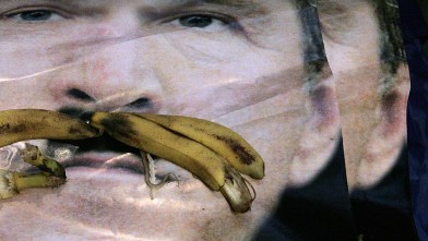 PHOTO: George W. Bush dons a banana.