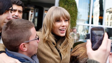 PHOTO: Taylor Swift smiles and poses with fans.