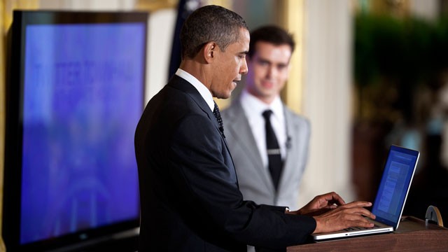 PHOTO: President Barack Obama Tweets during an Twitter town hall meeting at the White House.
