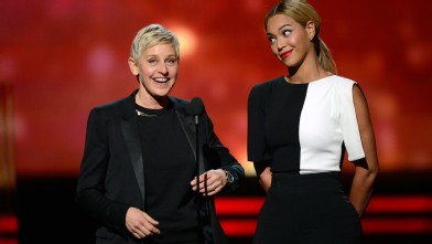 PHOTO: Ellen DeGeneres dons a monochromatic looks for presenting alongside Beyonce.