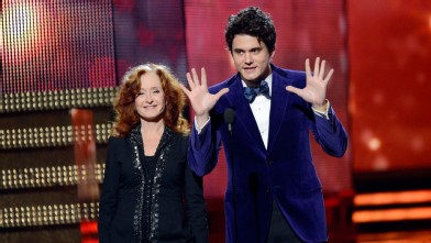 PHOTO: John Mayer's suit was not only purple, it was PURPLE.