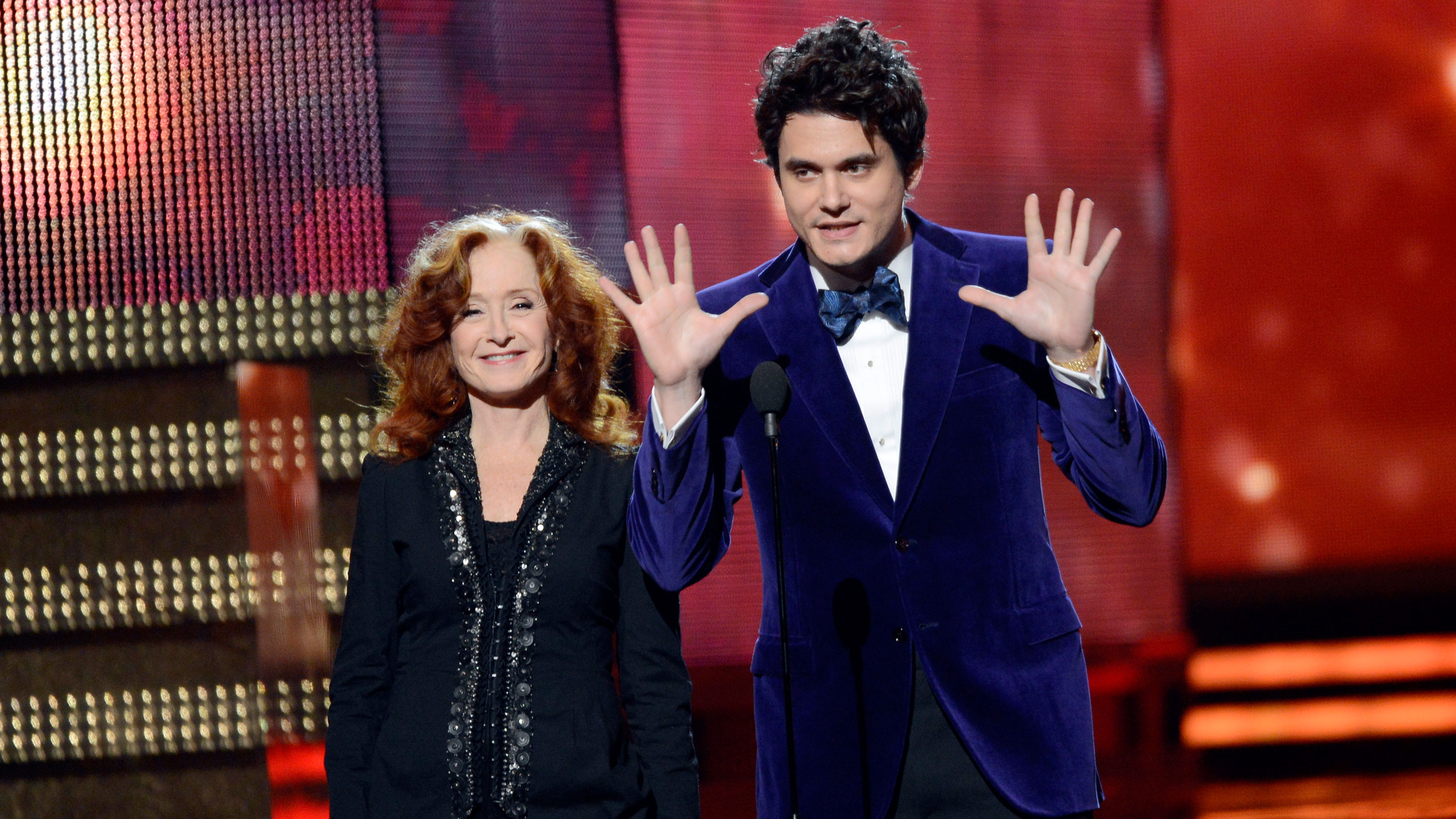 PHOTO: John Mayer's suit was not only purple, it was PURPLE.