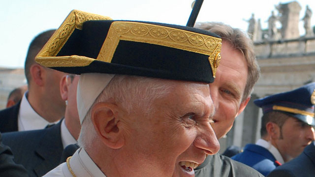PHOTO: Pope Benedict XVI receives a hat of the spanish Guardia civil during his weekly audience in Saint Peter's Square at the Vatican, 25 Octobre 2006