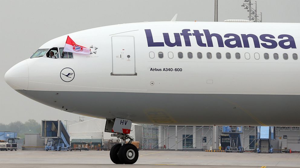 PHOTO: A Lufthansa Airbus A 340-600