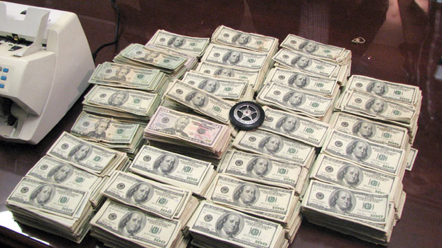 PHOTO: U.S. Marshals said they found $1 million in cash in a storage locker rented by the recently captured fugitive known as Bobby Thompson.