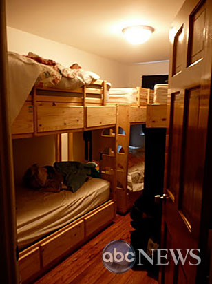 Inside Airline Pilot 'Crash Pads'