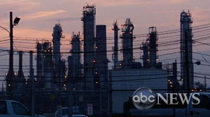 PHOTO Oil Refineries