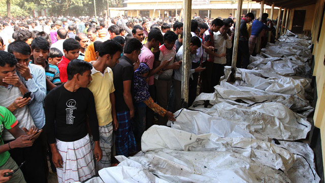 PHOTO: Bangladeshi people identify the bodies of their relatives who died in a fire at a garment factory in the Savar neighborhood in Dhaka, Bangladesh, Sunday Nov. 25, 2012.