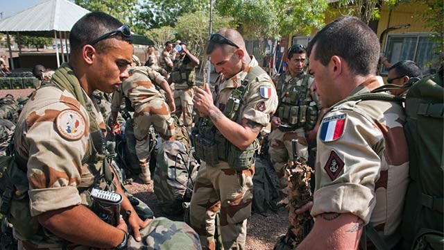 PHOTO: French soldiers in camp