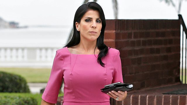 PHOTO: Jill Kelley leaves her home, Nov. 13, 2012 in Tampa, Fla.