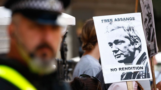 PHOTO: Julian Assange supporters protest outside Ecuadoran embassy in London
