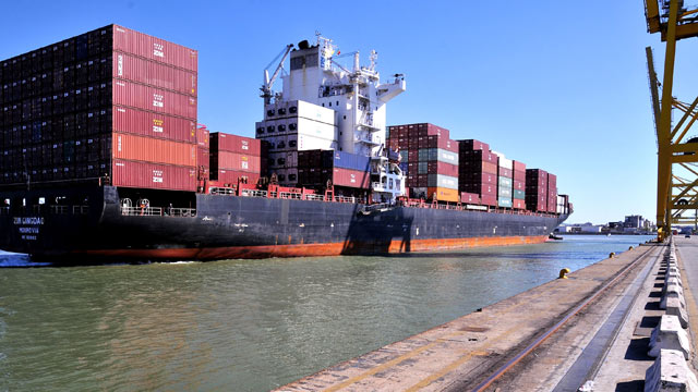 PHOTO: A Zim ship enters the dock of the Terminal Darsena Toscana in the Port of Livorno, Sept. 20, 2010 in Livorno, Italy.