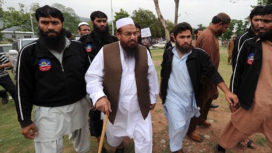 PHOTO: Chief of the Pakistan's outlawed Islamic hardliner Jamaat ud Dawa and Hafiz Mohammad Saeed, center, arrives to attend funeral prayers.