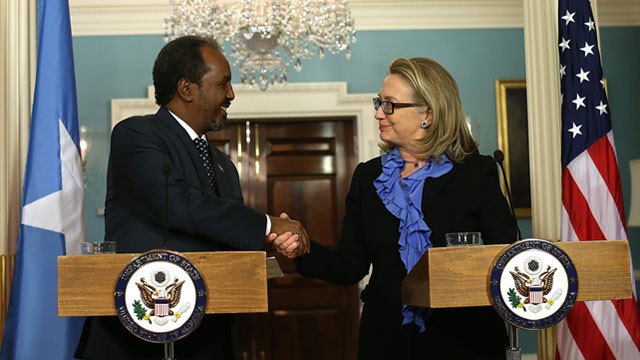 PHOTO: Secretary of State Hillary Clinton shakes hands with Somali president Hassan Sheikh Mohamud during a news conference, Jan. 17, 2013 in Washington, DC.