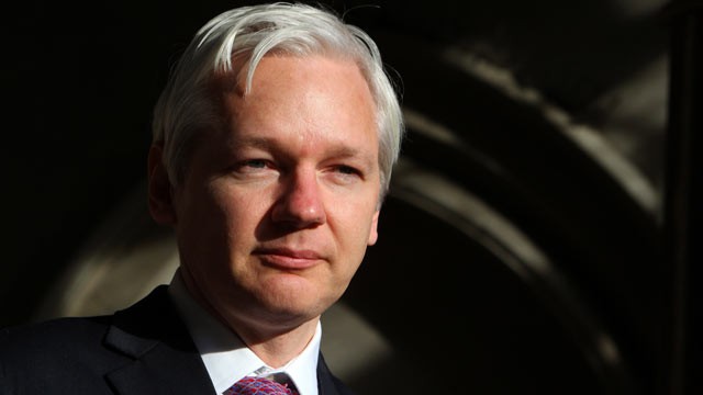 PHOTO: WikiLeaks founder Julian Assange speaks to the media outside the High Court in London, Dec. 5, 2011.