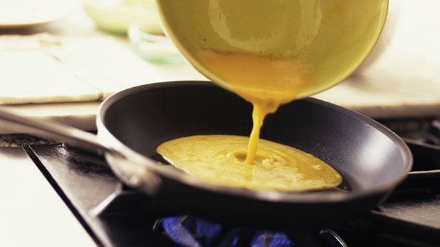 PHOTO: The most effective way to be safe is to cook eggs well, according to former FDA food safety chief David Acheson.