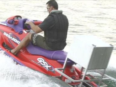 Watch: Pizza Place Offers Delivery to Boats by Jet Ski