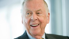 PHOTO: T. Boone Pickens, founder and chief executive officer of BP Capital LLC, speaks during an interview inside the Bloomberg Link during the Republican National Convention (RNC) in Tampa, Fla., Aug. 29, 2012.