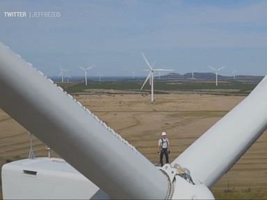 Amazon CEO commemorates opening of giant wind farm in a smashing way