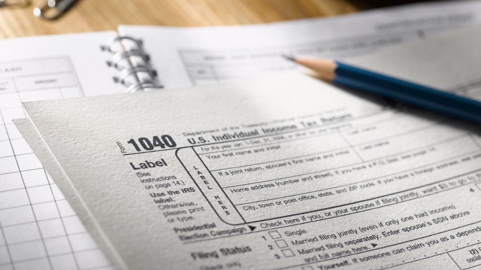 The Difference Between Filing Your Taxes Electronically and by ...