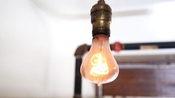 edison light bulb original