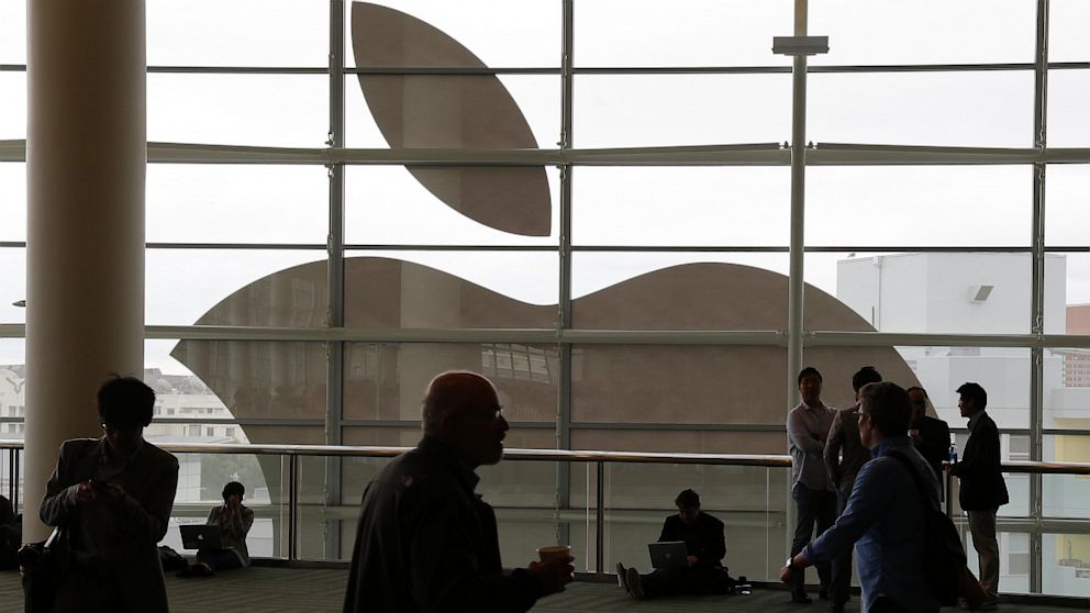 PHOTO: People are shown outside the Apple Worldwide Developers Conference in San Francisco, June 10, 2013.